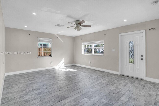 Building Photo - 2921 NW 6th Ct