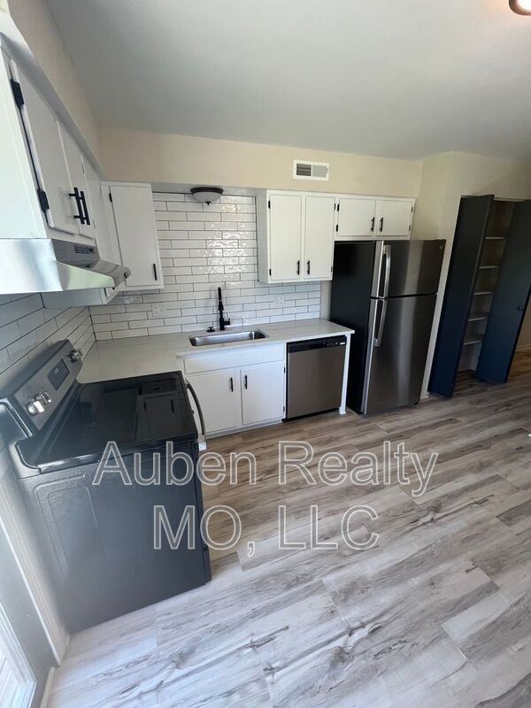 Building Photo - 3306 NW Mill Dr