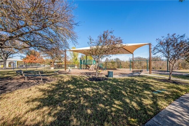 Building Photo - 2005 Santa barbara Ct