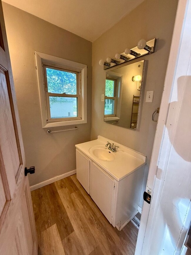 Building Photo - 3 Bed 1 Bath Single Family Home in Rothschild