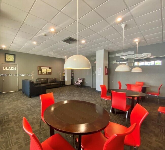 Building Photo - 400 Kings Point Dr