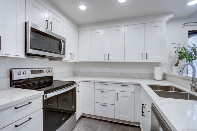 Building Photo - 4084 Crystal Dawn Ln