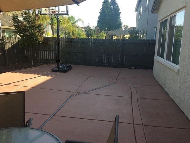 Building Photo - Clean 2000 sqft. 3 Bedroom 2 Bathroom Anatolia Home for Lease.