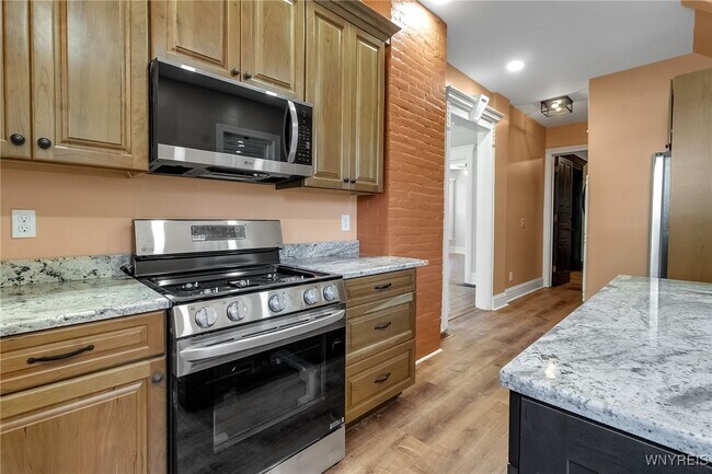 Building Photo - 45 St Johns Pl