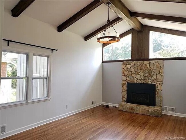 Building Photo - Beautiful 3 Bedroom single family home in ...