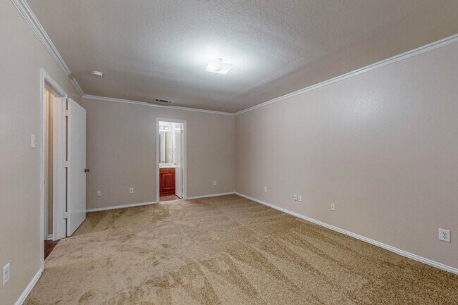 Building Photo - Charming 3-Bedroom Home on Treed Cul-de-Sa...