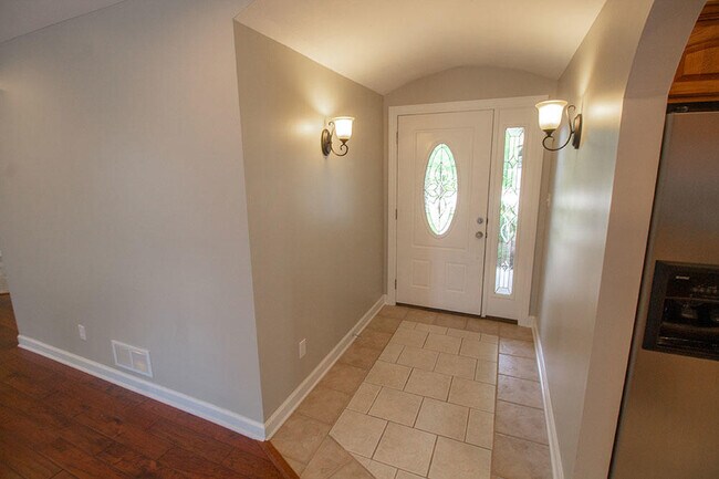 Building Photo - 7106 Stanwood Dr