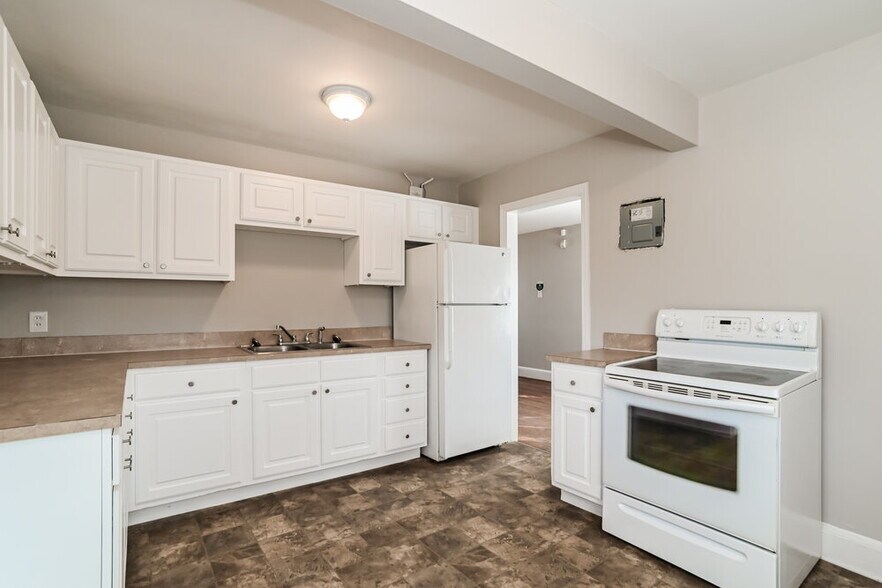 Building Photo - 2751 Catalina Ave