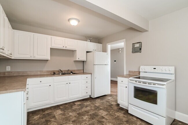 Building Photo - 2751 Catalina Ave