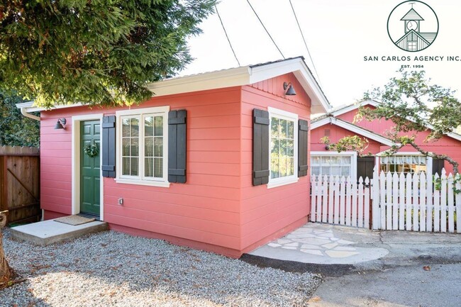 Building Photo - Charming Three Bedroom + Bonus Carmel-by-t...