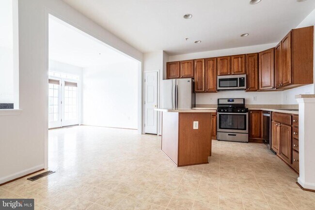 Building Photo - 9314 Penrose St
