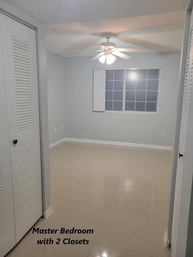 Building Photo - 1400 Crestwood Ct S