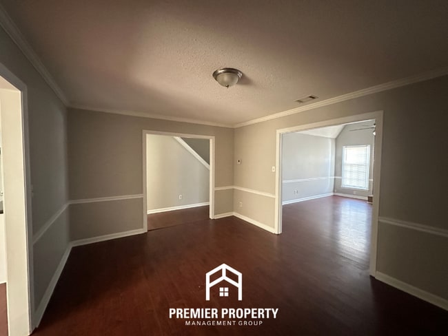 Building Photo - Spacious 4BR Cordova Home w/ Brick Fireplace, 2 Dining Areas & Covered Patio