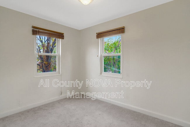 Building Photo - 2238 Farrington Ave