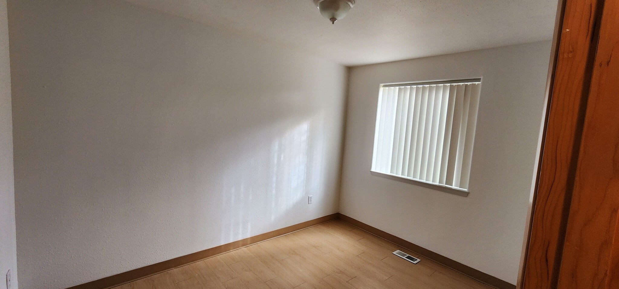 Building Photo - 1008 SE Sherrett St