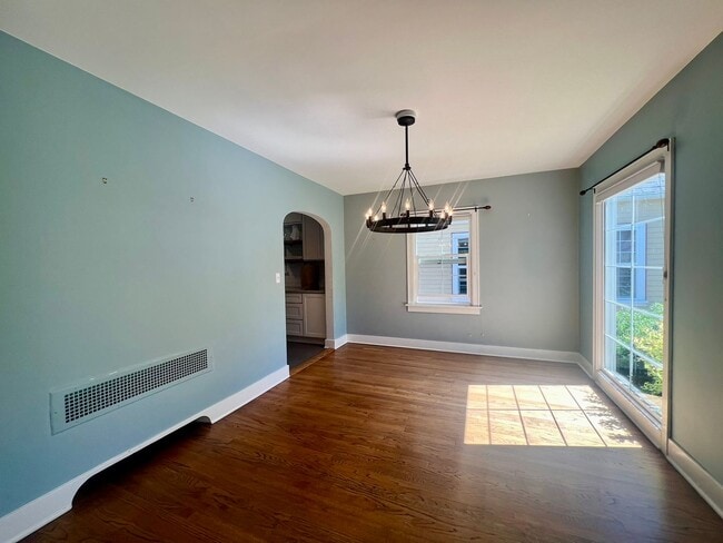 Building Photo - Updated 1920s 4BD