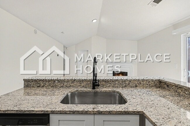 Building Photo - 7960 E Field Dr