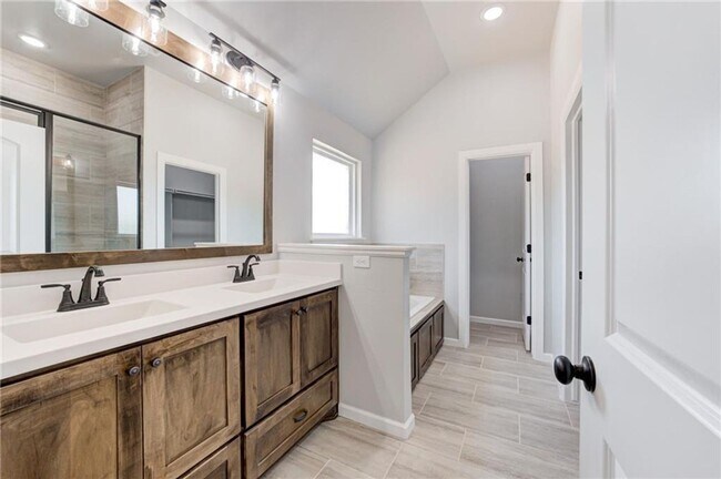 Building Photo - Newer Home For Lease in Noble.  15 minutes to OU Campus