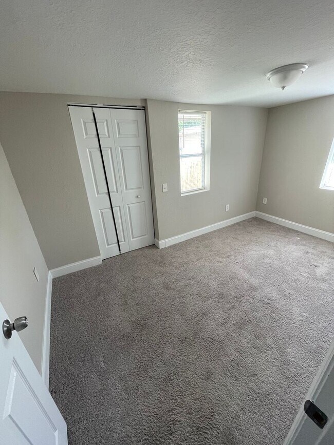 Building Photo - Spacious Clearwater Home with Modern Comforts with Private Backyard! 2bed | 1Bed