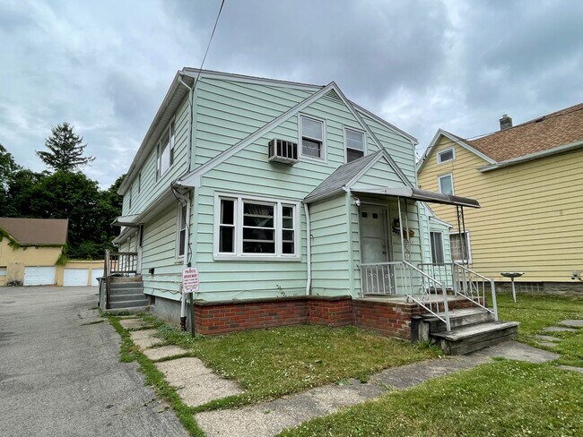 Building Photo - 207 Campbell Park