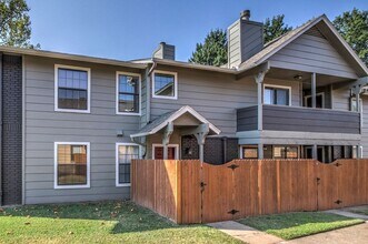 Building Photo - 2 Bed / 1 Bath Condo South Tulsa