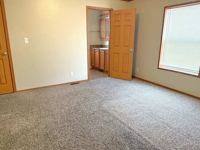 Building Photo - 3 bedroom, 2 bath Mobile Home