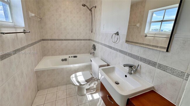 Building Photo - 7825 NE Bayshore Ct