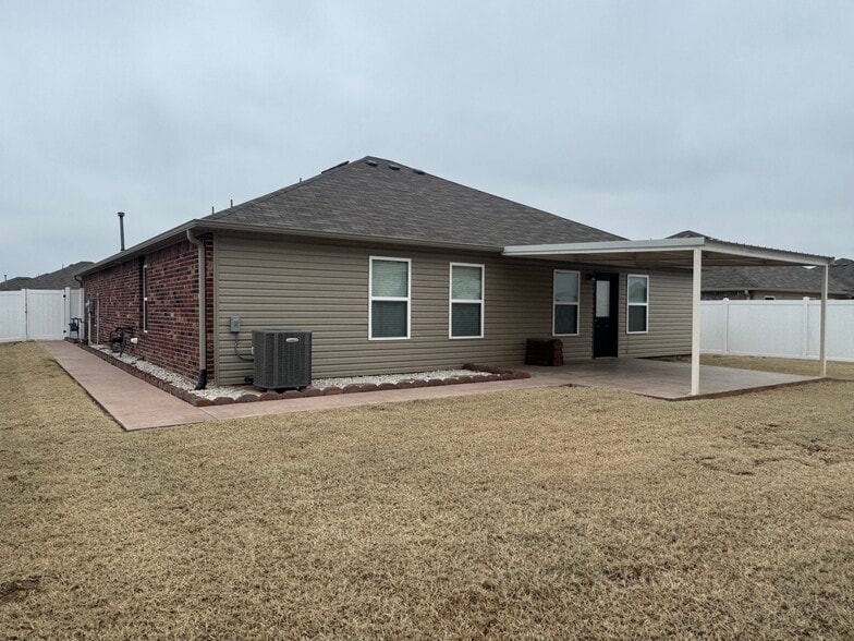 Building Photo - 525 E Kinder Wells Blvd