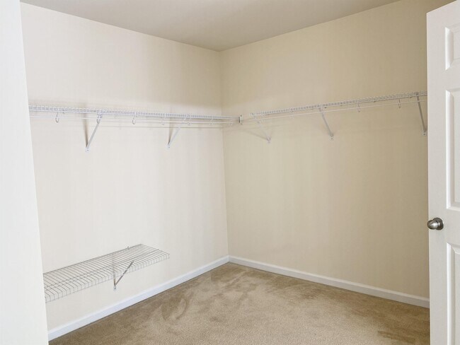 Building Photo - 19 Saluda Way