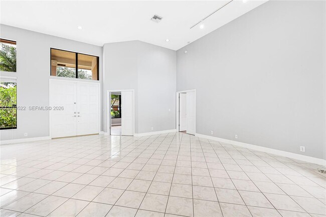 Building Photo - 1256 Manor Dr S