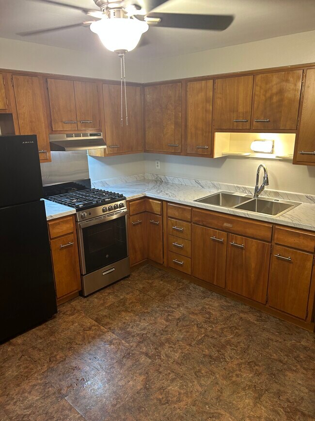 Building Photo - 234 E 33rd St