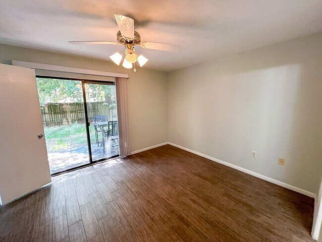 Building Photo - 3824 SW 30th Terrace