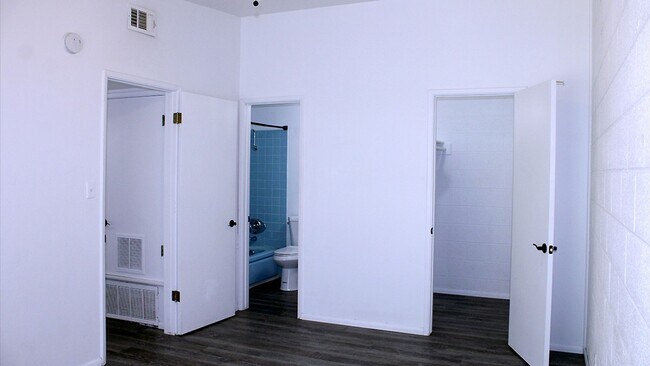 Building Photo - 336 Country Club Cir