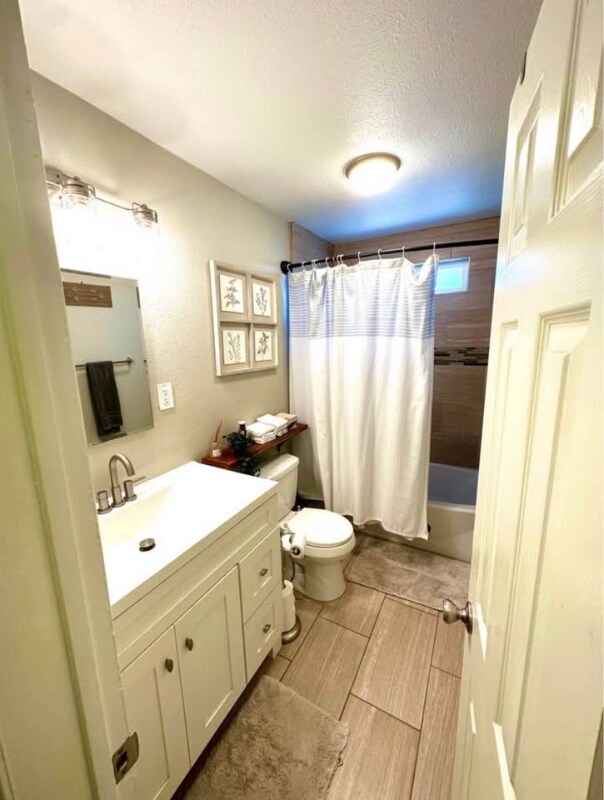 Building Photo - 5065 Gardenia Ave