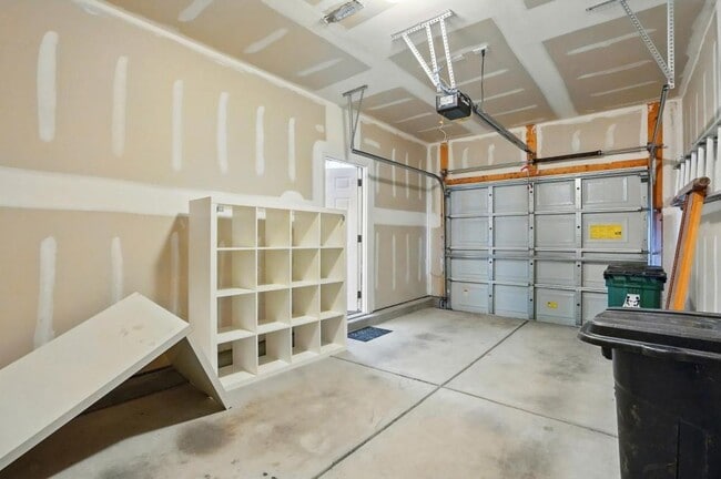 Building Photo - 7420 Abigail Glen Dr