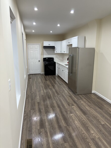 DINING/ KITCHEN - 362 N Front St
