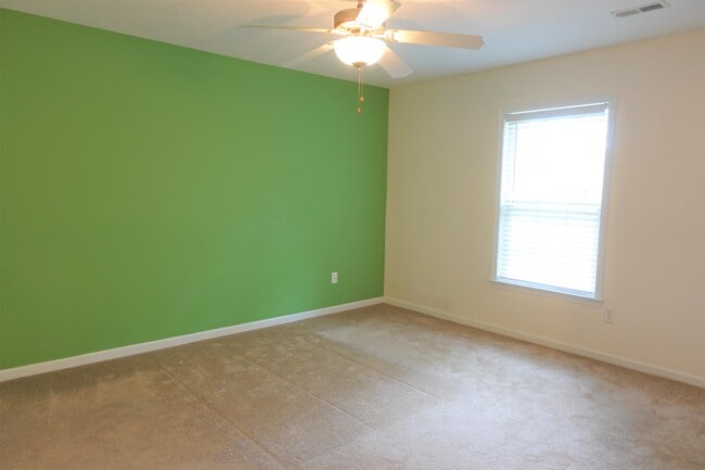 Building Photo - 103 Middlehouse Way