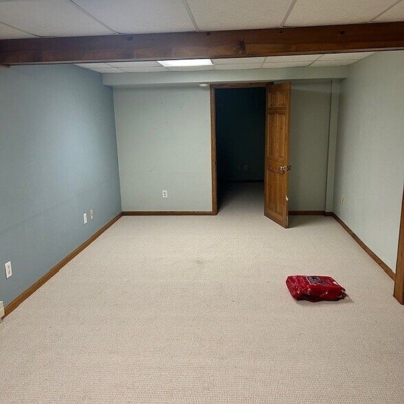 Building Photo - 629 Hawthorne Ln