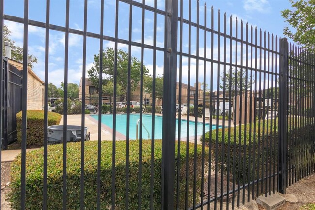 Building Photo - 10555 Turtlewood Ct