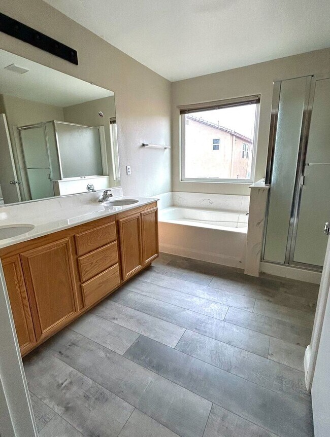 Building Photo - SW!!! OVER 2000 SQ FT!!! New Carpet!!! New Flooring!!! Freshly Painted!!! 4 bed 3 bath!!! Low Mai...