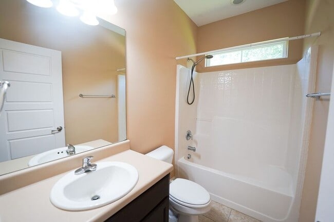 Building Photo - 252 Cottonham Ct