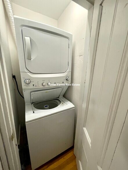 Building Photo - 40 Cedar St