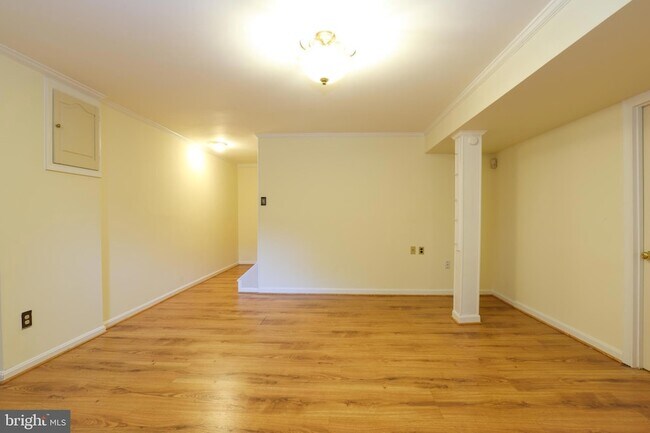 Building Photo - 8519 Electric Ave