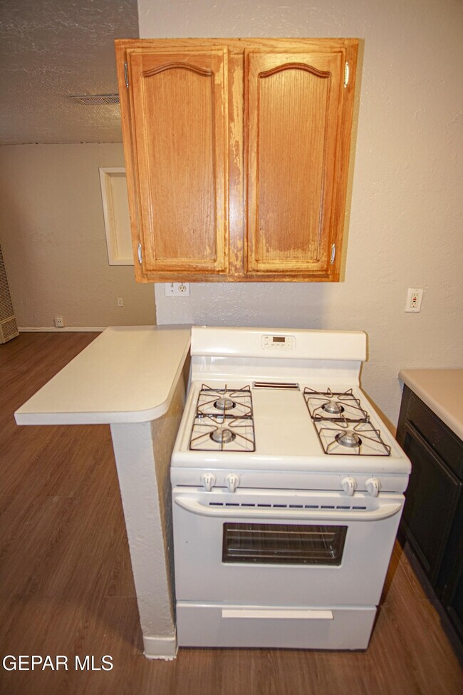 Building Photo - 419 E Schuster Ave