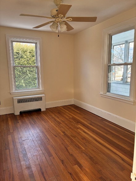 Building Photo - 255 Budlong Rd