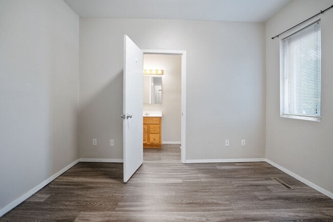 Building Photo - 2118 College St