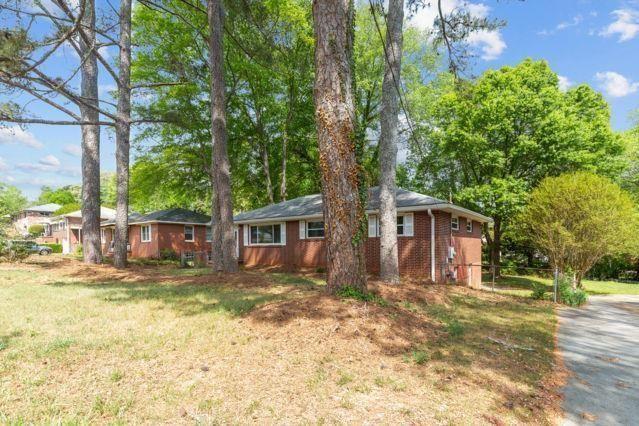 Building Photo - 8 Larose Dr SW