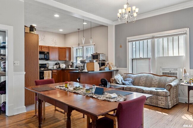 Building Photo - 1214 W Monroe St