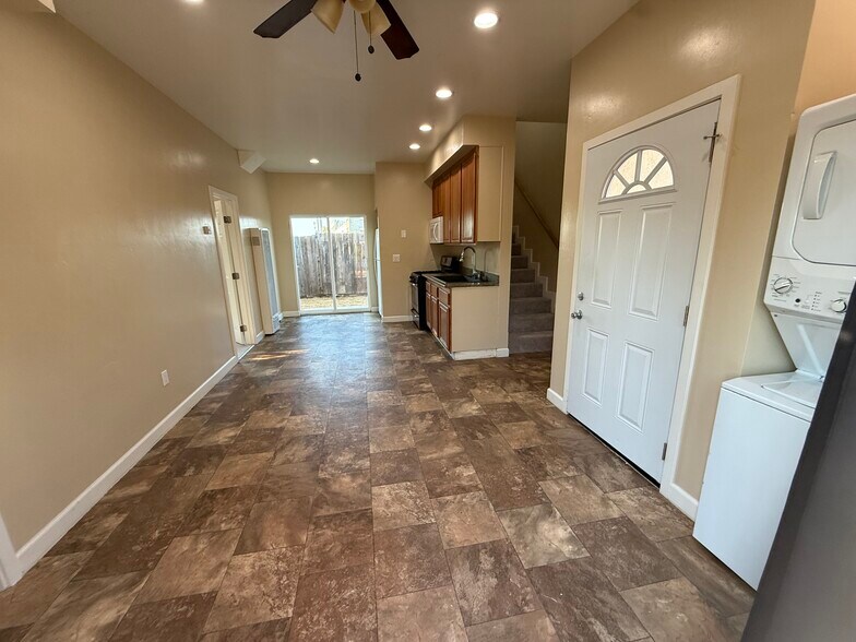 Building Photo - 5448 Mary Lane Dr