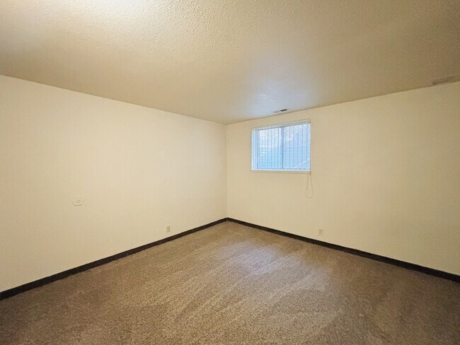 Building Photo - 1265 Crandall Ave S